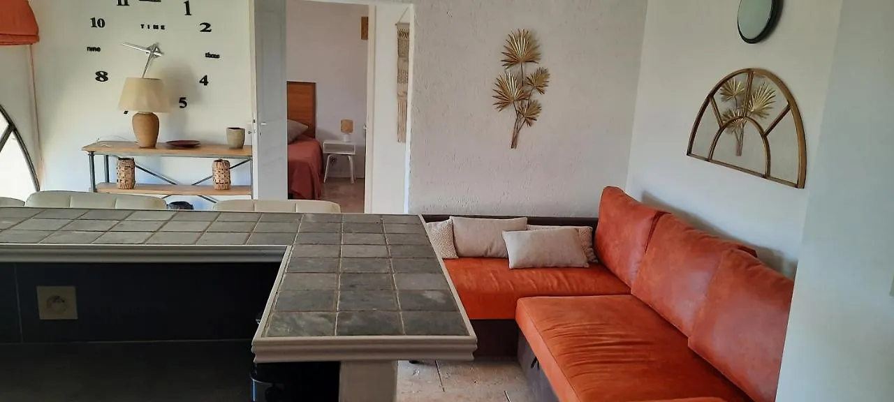 Domaine Des Francobelges - Appartements Lauris 0*,