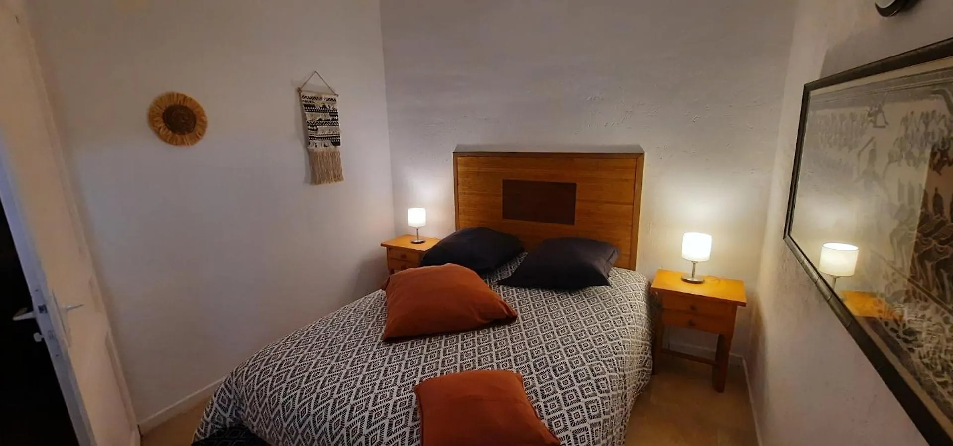 Domaine Des Francobelges - Appartements Lauris 0*,  France